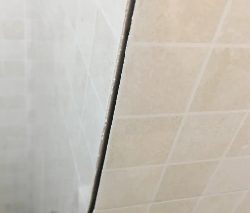 禅城瓷砖空鼓维修公司分享阳台瓷砖脱落的修复过程可以分为以下几个步骤